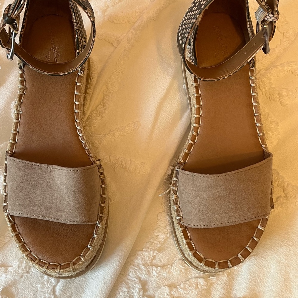 Sandles that wrap around ankle